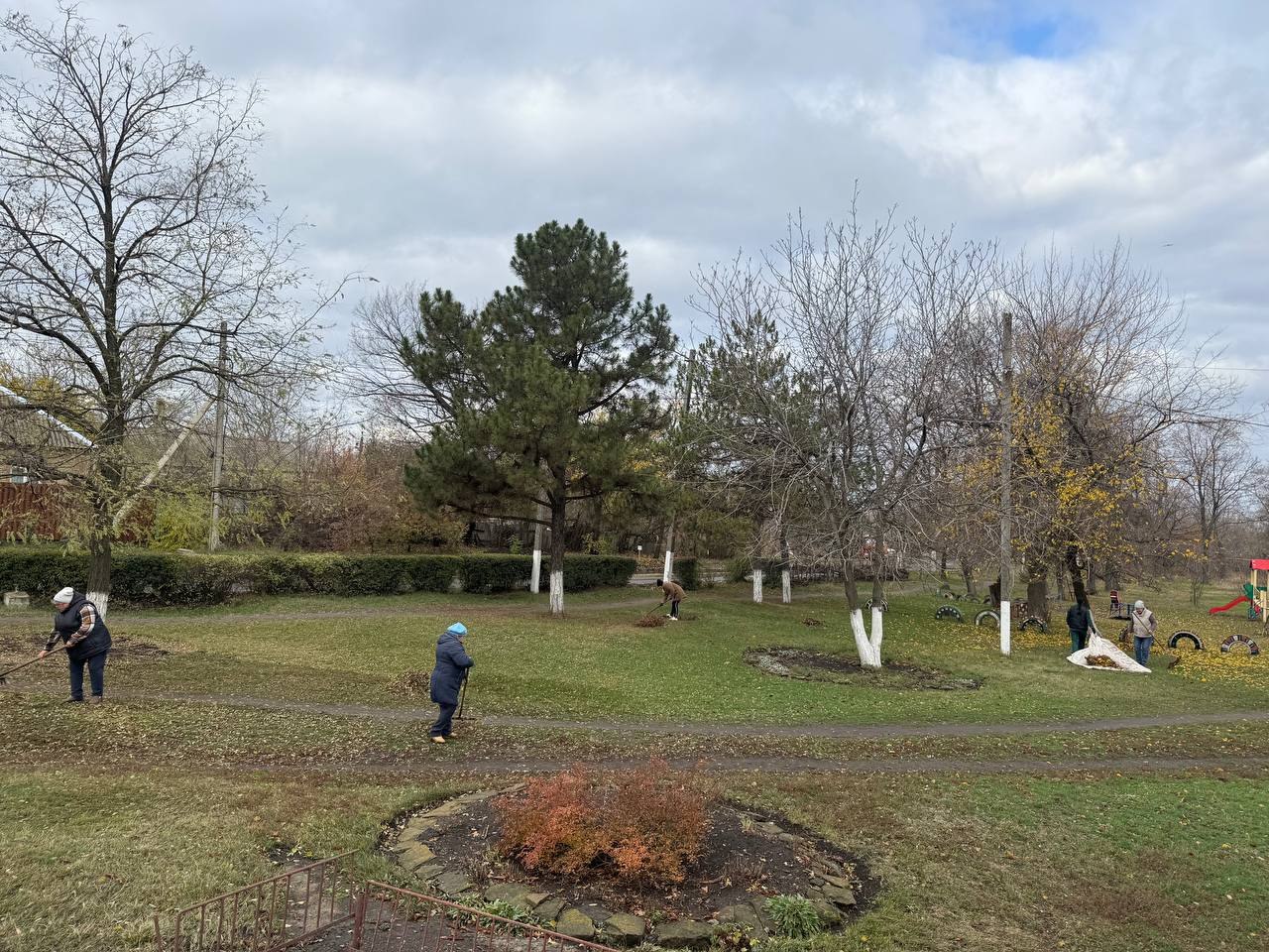 1 ноября, коллектив МУНИЦИПАЛЬНОГО БЮДЖЕТНОГО УЧРЕЖДЕНИЯ "ЦЕНТР КУЛЬТУРЫ И ДОСУГА ПГТ КРИНИЧНАЯ ГОРОДСКОГО ОКРУГА МАКЕЕВКА" провели сезонные работы по уборке территории от мусора, листьев и травы с целью реализации... 1 ноября, коллектив МУНИЦИПАЛЬНОГО БЮДЖЕТНОГО УЧРЕЖДЕНИЯ "ЦЕНТР КУЛЬТУРЫ И ДОСУГА ПГТ КРИНИЧНАЯ ГОРОДСКОГО ОКРУГА МАКЕЕВКА" провели сезонные работы по уборке территории от мусора, листьев и травы с целью реализации...