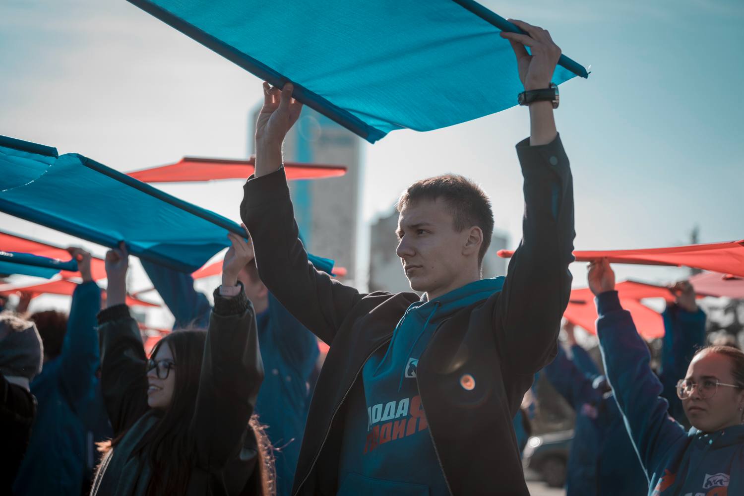 Вместе мы — сила!. В Донецкой Народной Республике прошли масштабные народные гуляния в День народного единства, в которых приняли участие свыше 4000 жителей Вместе мы — сила!. В Донецкой Народной Республике прошли масштабные народные гуляния в День народного единства, в которых приняли участие свыше 4000 жителей