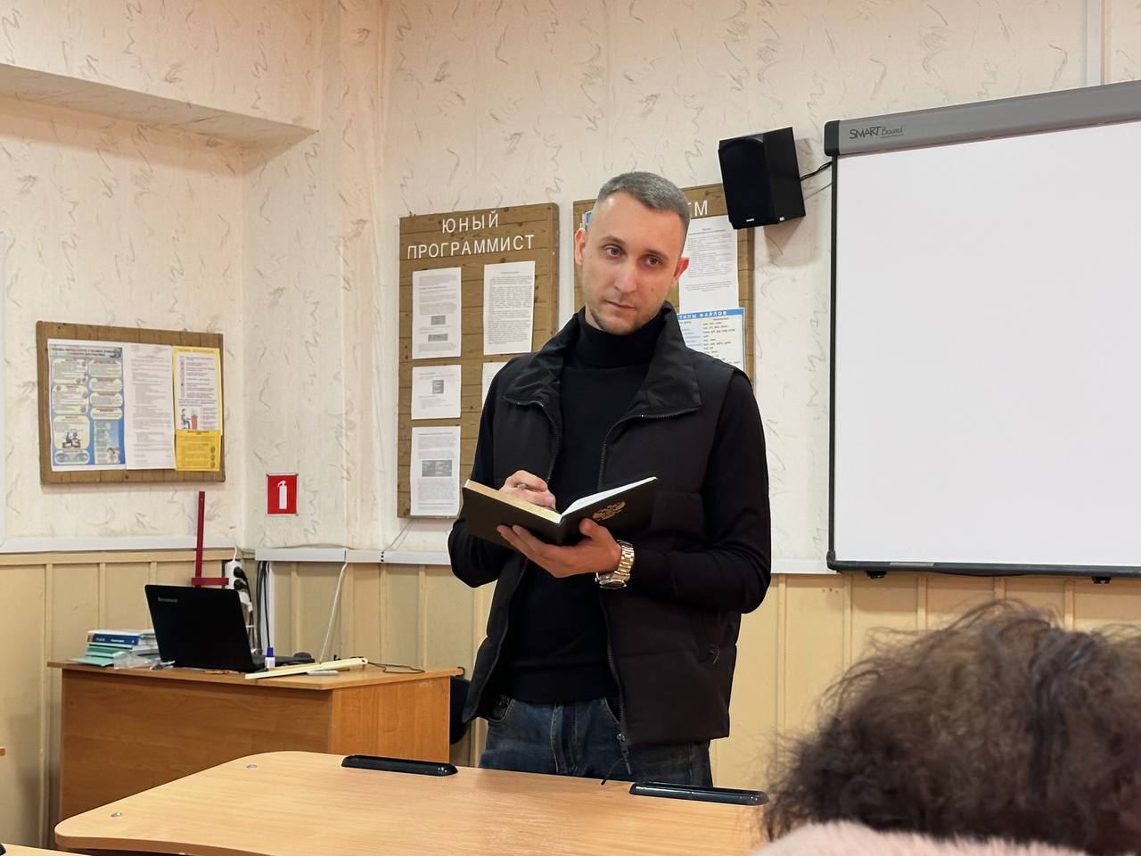 Владислав Подкова: В селе Петровское провёл встречу с рабочим коллективом местной школы Владислав Подкова: В селе Петровское провёл встречу с рабочим коллективом местной школы