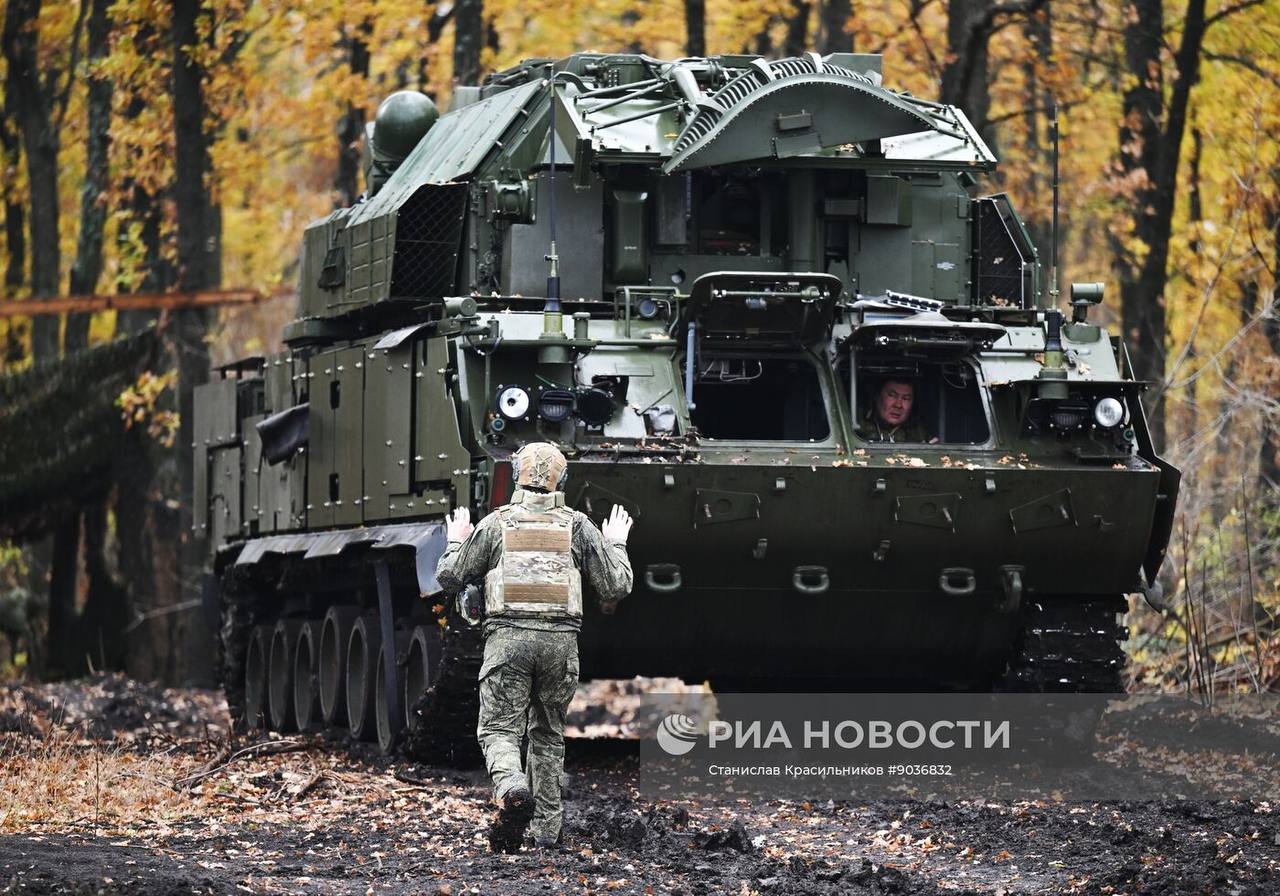 Выезд на боевое дежурство расчёта ЗРК 9К332 «Тор-М2» группировки войск «Центр» на Покровском (Красноармейском) направлении Выезд на боевое дежурство расчёта ЗРК 9К332 «Тор-М2» группировки войск «Центр» на Покровском (Красноармейском) направлении