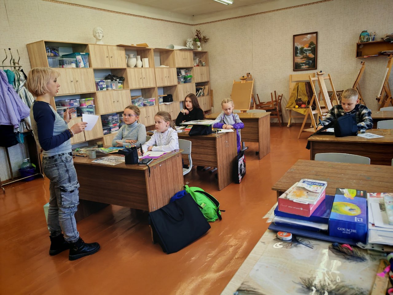 Сегодня, 5 ноября, для отдела ИЗО в СШ №17 преподавателем отдела ИЗО была проведена тематическая беседа с учащимися третьей группы "Братья навек", на которой они узнали историю возникновения праздника, и какую роль в истории... Сегодня, 5 ноября, для отдела ИЗО в СШ №17 преподавателем отдела ИЗО была проведена тематическая беседа с учащимися третьей группы "Братья навек", на которой они узнали историю возникновения праздника, и какую роль в истории...