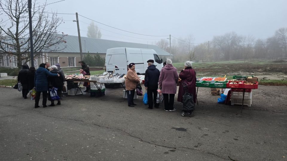 В поселке Старобешево состоялась выездная торговая ярмарка В поселке Старобешево состоялась выездная торговая ярмарка