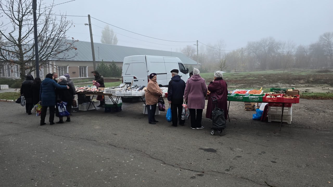 В поселке Старобешево состоялась выездная торговая ярмарка В поселке Старобешево состоялась выездная торговая ярмарка