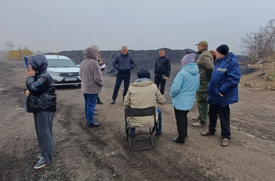 Валентин Левченко: Первый заместитель руководителя Управы Вячеслав Лаврушко провел встречу с жителями улицы Шубина поселка Ивановка микрорайона "5-й участок" Валентин Левченко: Первый заместитель руководителя Управы Вячеслав Лаврушко провел встречу с жителями улицы Шубина поселка Ивановка микрорайона "5-й участок"