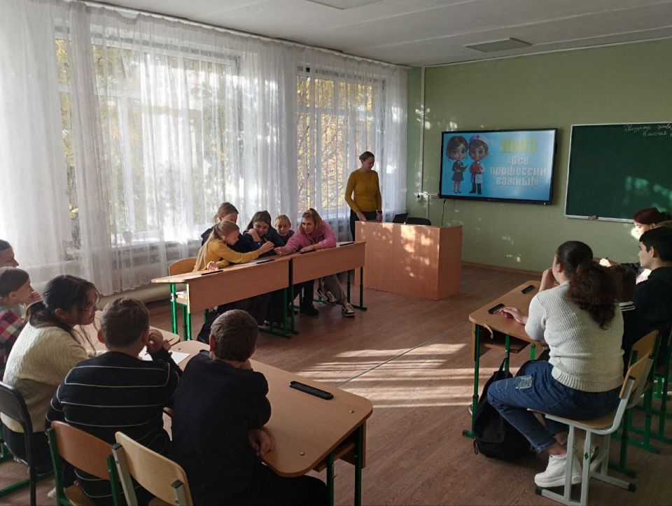 Наталья Великодная: В рамках Республиканской акции "Учиться в Донбассе" учащиеся из общеобразовательных учебных заведений Тельмановского муниципального округа в октябре месяце приняли участие в тематических мероприятиях с... Наталья Великодная: В рамках Республиканской акции "Учиться в Донбассе" учащиеся из общеобразовательных учебных заведений Тельмановского муниципального округа в октябре месяце приняли участие в тематических мероприятиях с...