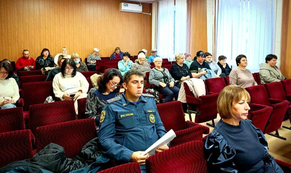 Михаил Меренков: Сегодня в Управе Буденновского внутригородского района Администрации городского округа Донецк прошло аппаратное совещание Михаил Меренков: Сегодня в Управе Буденновского внутригородского района Администрации городского округа Донецк прошло аппаратное совещание