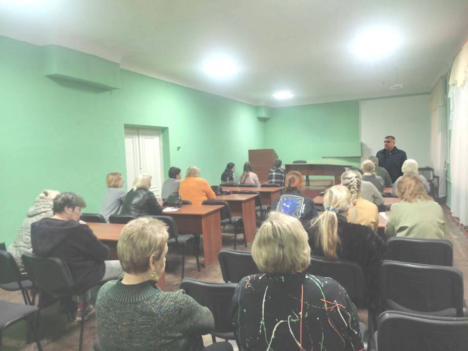 5 ноября, депутат Макеевского городского совета Юрий Яретенко провел встречу с трудовым коллективом Государственного бюджетного учреждения Донецкой Народной Республики «Городской наркологический диспансер города Макеевки» 5 ноября, депутат Макеевского городского совета Юрий Яретенко провел встречу с трудовым коллективом Государственного бюджетного учреждения Донецкой Народной Республики «Городской наркологический диспансер города Макеевки»