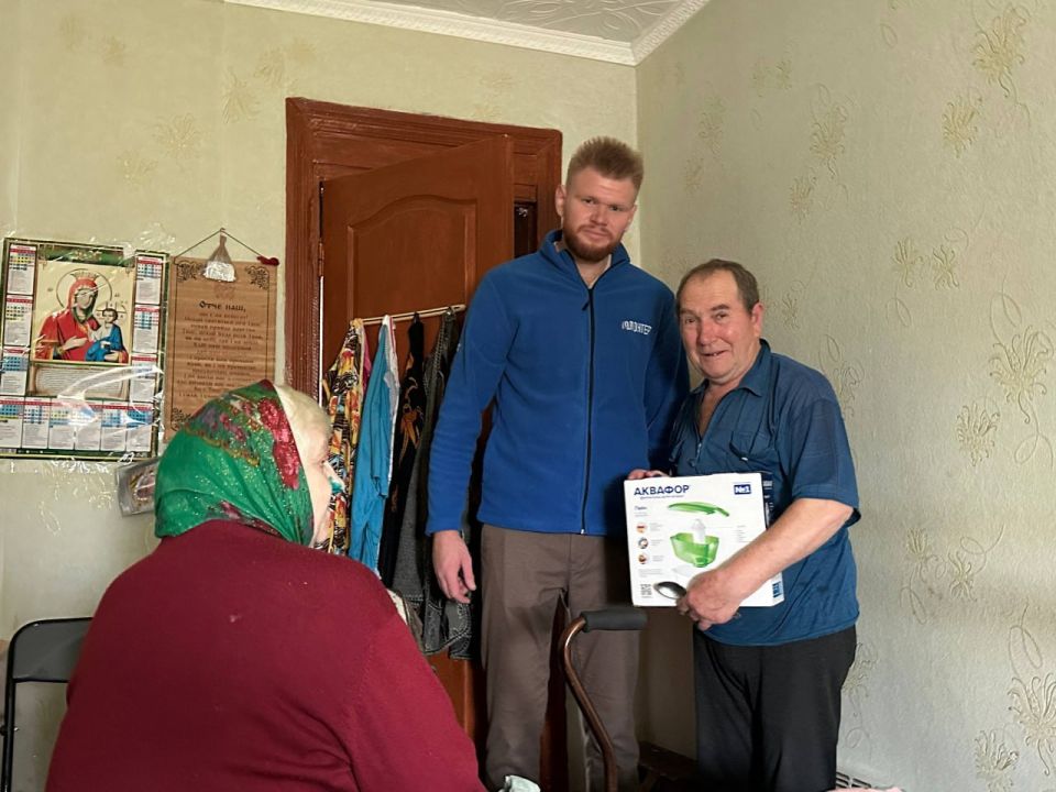 «День единых действий». В День Народного единства, в рамках Всероссийской акции «Россия - семья семей», представители администрации совместно с волонтёрами центра «Дома «День единых действий». В День Народного единства, в рамках Всероссийской акции «Россия - семья семей», представители администрации совместно с волонтёрами центра «Дома