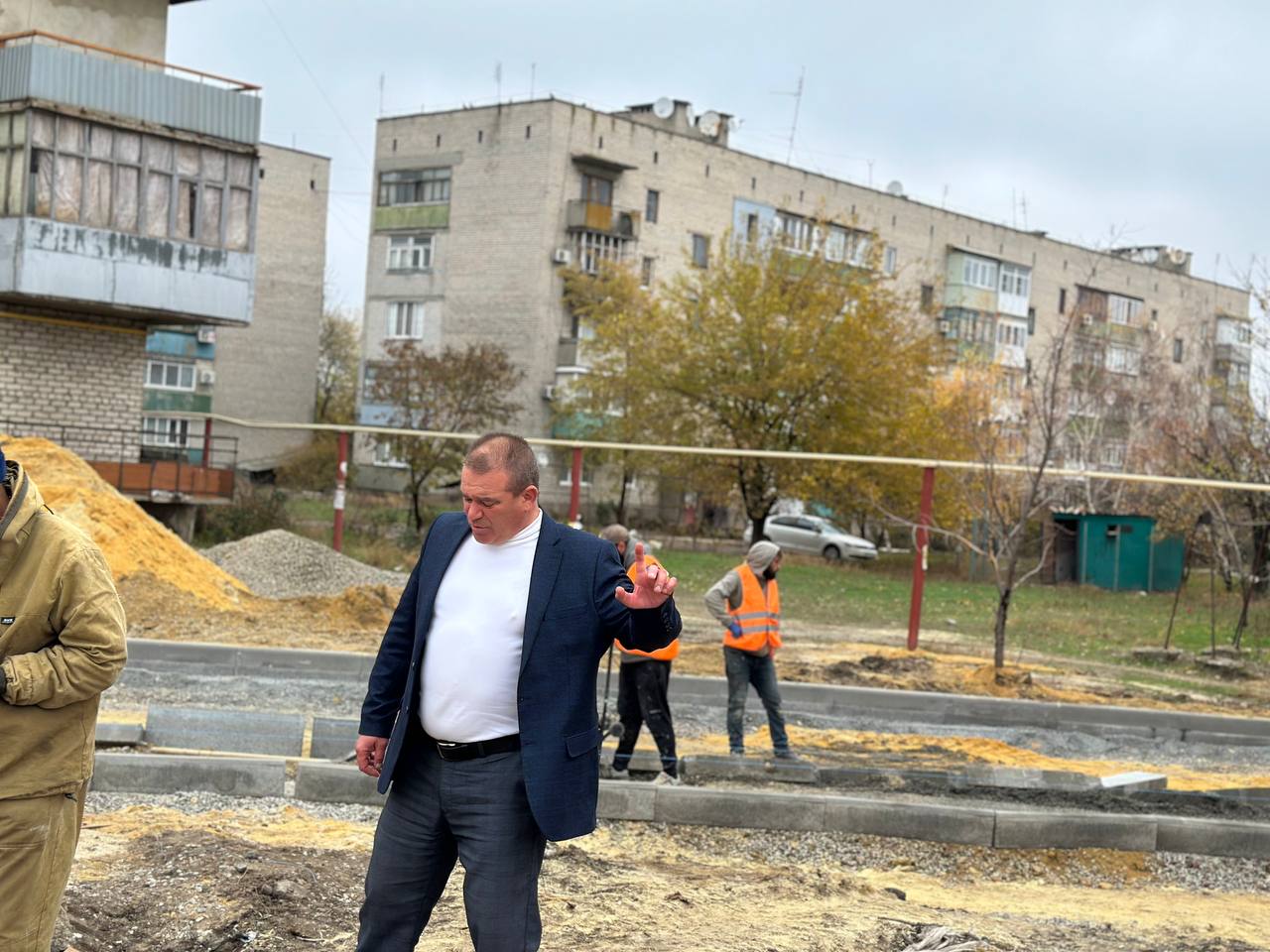 Денис Зубов: Администрацией городского округа Иловайск продолжаются работы по реализации мероприятия "благоустройство сквера в районе дома № 1 по переулку Театральный" Денис Зубов: Администрацией городского округа Иловайск продолжаются работы по реализации мероприятия "благоустройство сквера в районе дома № 1 по переулку Театральный"