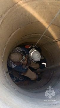 В Мариуполе спасатели вытащили женщину из семиметрового колодца