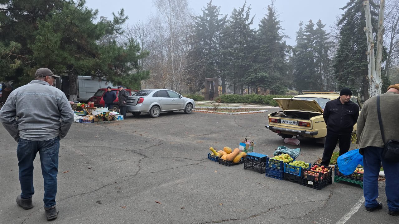 В поселке Старобешево состоялась выездная торговая ярмарка В поселке Старобешево состоялась выездная торговая ярмарка