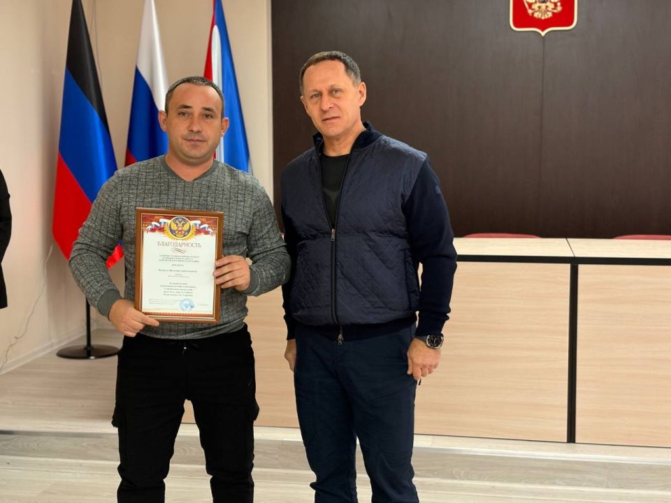 Александр Пеняев: От души поблагодарил всех, кто не остался в стороне в то черное воскресенье, когда наш город пережил новый обстрел, новые потери и разрушения Александр Пеняев: От души поблагодарил всех, кто не остался в стороне в то черное воскресенье, когда наш город пережил новый обстрел, новые потери и разрушения