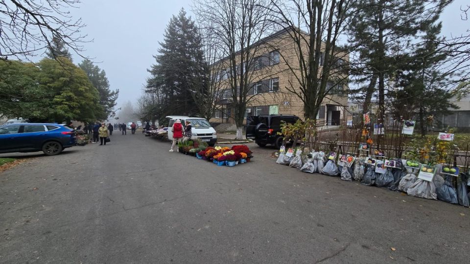 В поселке Старобешево состоялась выездная торговая ярмарка В поселке Старобешево состоялась выездная торговая ярмарка