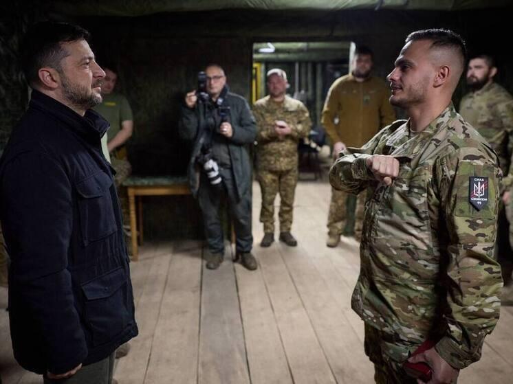 Вся суть нацистского киевского режима в серии фотографий из аккаунта Зеленского Вся суть нацистского киевского режима в серии фотографий из аккаунта Зеленского