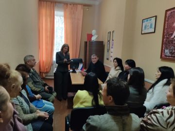 Сегодня, 5 ноября 2025 года, по поручению Главы Республики Дениса Пушилина, первый заместитель руководителя Управы Юлия Петрушина провела встречу с трудовым коллективом МБУ "ДК им. Е. Т. Абакумова г. Донецка" по адресу :...