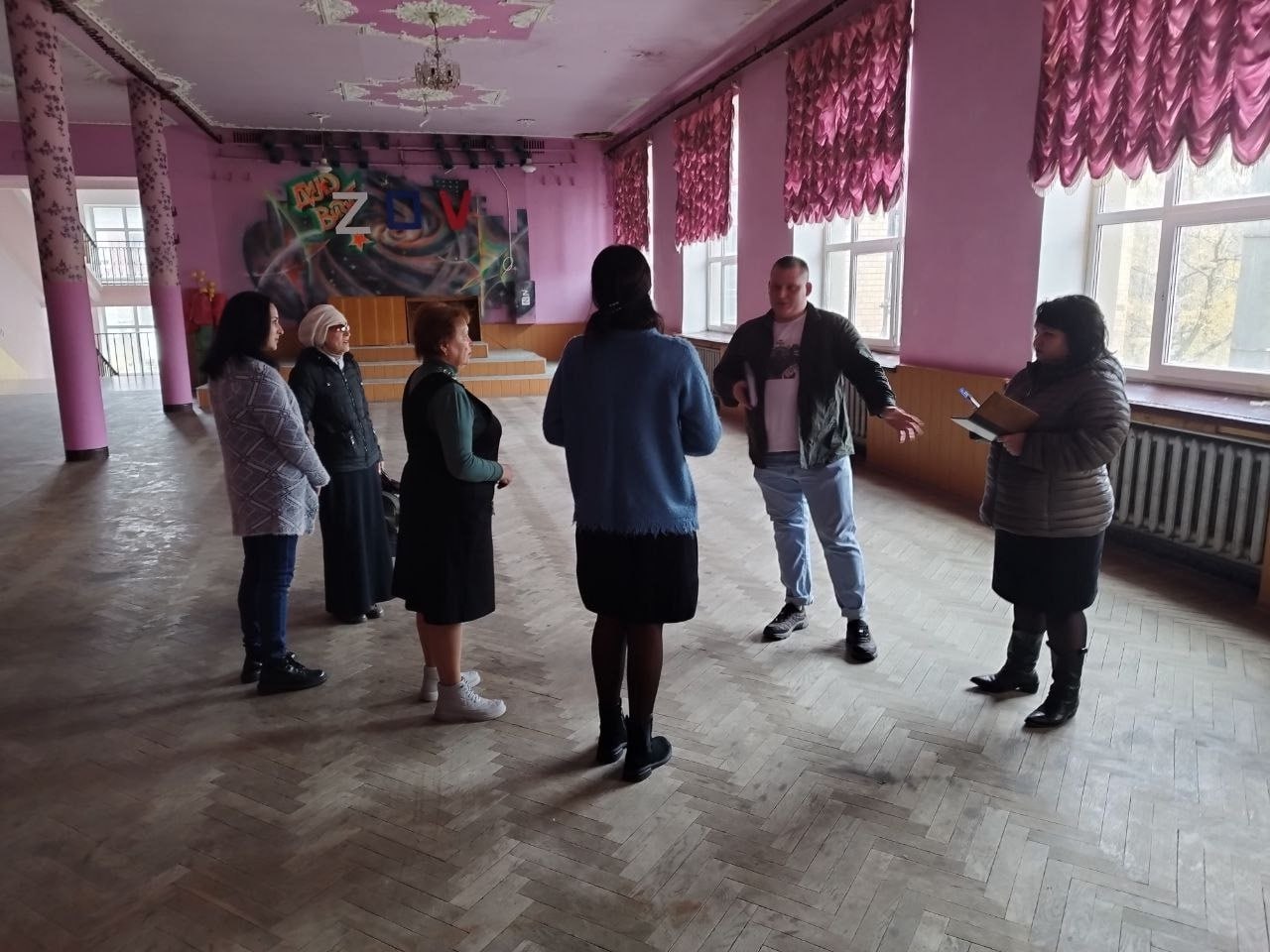 Начальник Новосветского территориального отдела Дмитрий Пасько провел встречу с трудовым коллективом Новосветского ДК. Работники учреждения подняли несколько актуальных вопросов, которые касаются дальнейшего развития и...