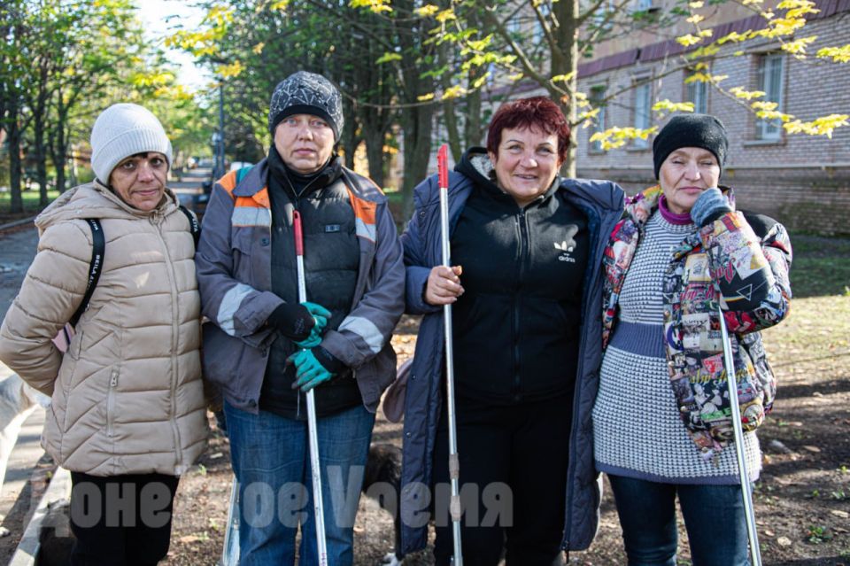 “Чистим, метем, убираем – работаем”: как живут люди в Курахово через 10 месяцев после освобождения города “Чистим, метем, убираем – работаем”: как живут люди в Курахово через 10 месяцев после освобождения города