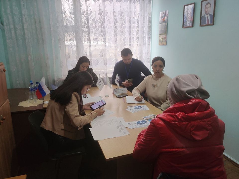Денис Зубов: Юридическая консультация. В рамках проекта "ПРАВОВОЙ КОМПАС" и, ранее подписанного, соглашения о партнерстве представители Регионального отделения Ассоциации юристов России в ДНР при поддержке ФОНДА... Денис Зубов: Юридическая консультация. В рамках проекта "ПРАВОВОЙ КОМПАС" и, ранее подписанного, соглашения о партнерстве представители Регионального отделения Ассоциации юристов России в ДНР при поддержке ФОНДА...