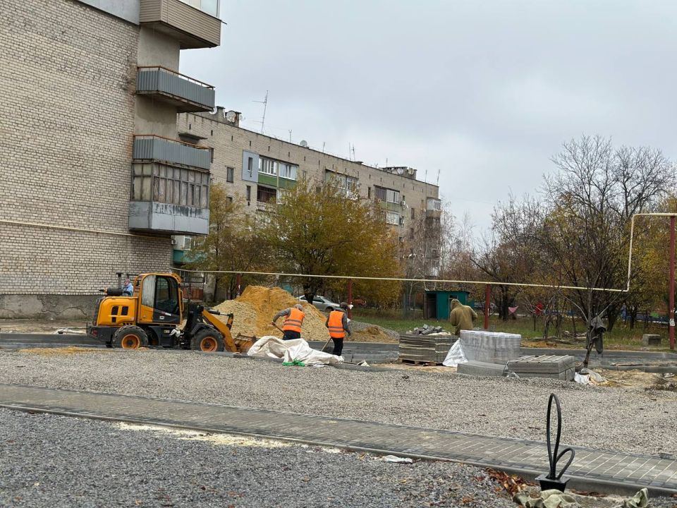 Денис Зубов: Администрацией городского округа Иловайск продолжаются работы по реализации мероприятия "благоустройство сквера в районе дома № 1 по переулку Театральный" Денис Зубов: Администрацией городского округа Иловайск продолжаются работы по реализации мероприятия "благоустройство сквера в районе дома № 1 по переулку Театральный"