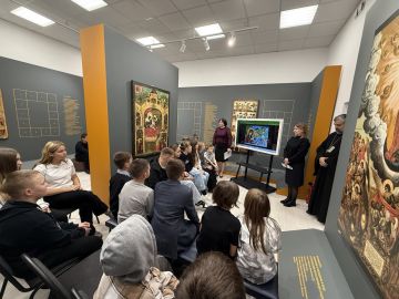 05.11.2025г. в Волновахском окружном историко-краеведческом музее прошла познавательная программа, посвященная празднику Дню иконы Божией Матери «Всех скорбящих Радость»