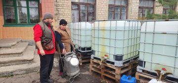 В рамках протокольного поручения Главы Республики Дениса Пушилина депутат Торезского городского совета Андрей Федченко проконтролировал подвоз воды в ранее установленную ёмкость по улице Фадеева