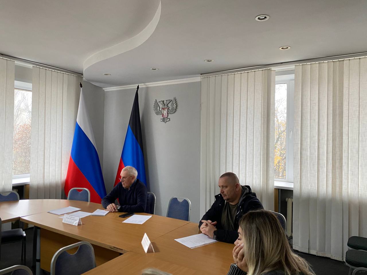 Евгений Поплавский: Провел заседание штаба по вопросам здравоохранения с главным врачом ГБУ ДНР «ЦГБ г. Харцызска» Андреем Медведевым, сотрудниками Администрации, депутатами и представителями некоммерческих организаций, где...