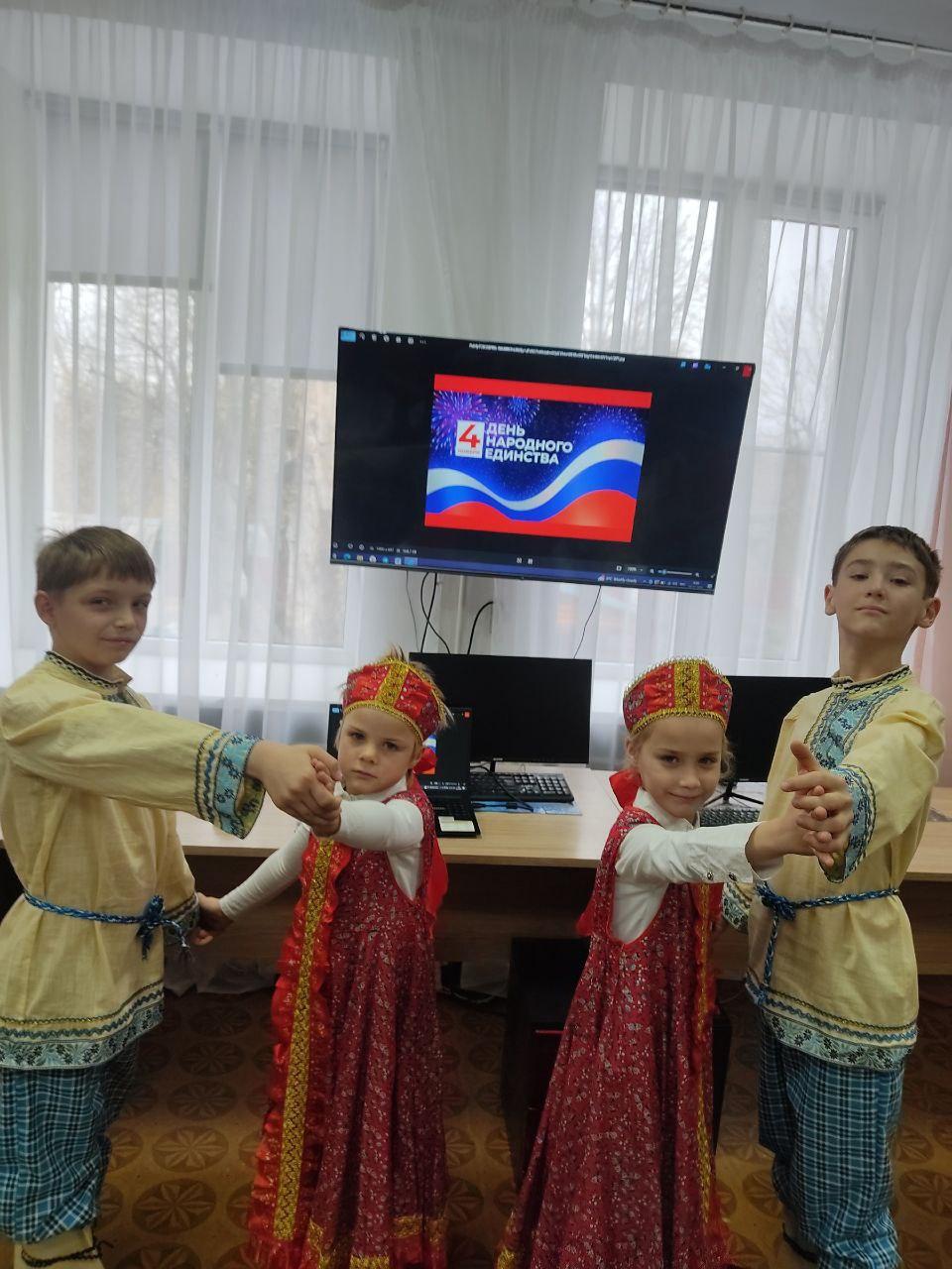 В Харцызске прошла викторина «Единство через века» В Харцызске прошла викторина «Единство через века»