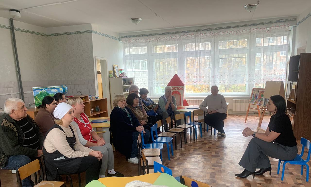 Сегодня, 05 ноября, состоялась встреча заместителя главы администрации городского округа Торез Ольги Дедух с трудовым коллективом ГКДОУ "Детский сад №32 "Жар птица"