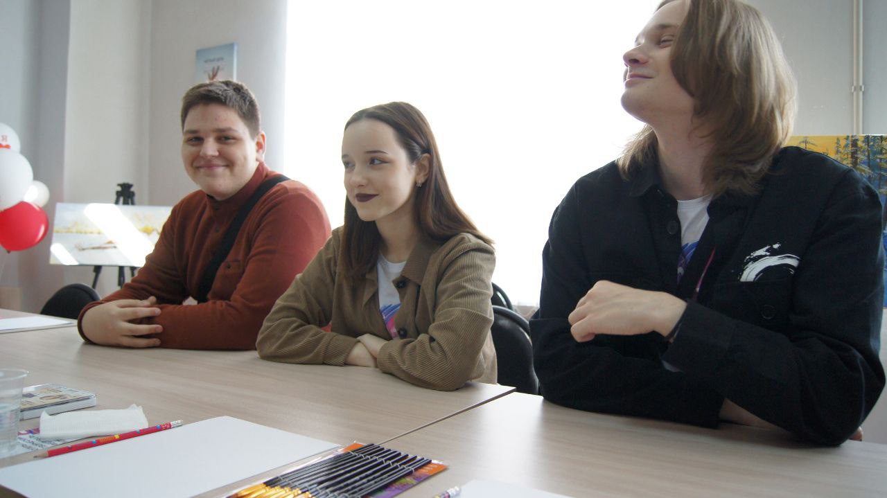 Вдохновение в потоке: горловская молодёжь узнала секреты живописи в АДИ ДонНТУ Вдохновение в потоке: горловская молодёжь узнала секреты живописи в АДИ ДонНТУ