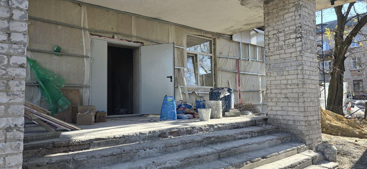 В Докучаевске продолжается восстановление будущего Молодежного центра под шефством Якутии В Докучаевске продолжается восстановление будущего Молодежного центра под шефством Якутии