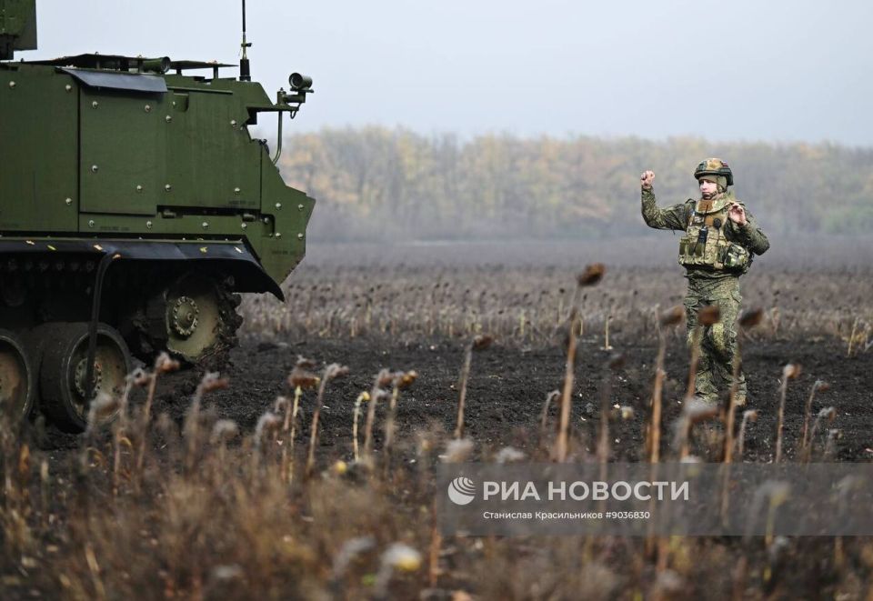 Выезд на боевое дежурство расчёта ЗРК 9К332 «Тор-М2» группировки войск «Центр» на Покровском (Красноармейском) направлении Выезд на боевое дежурство расчёта ЗРК 9К332 «Тор-М2» группировки войск «Центр» на Покровском (Красноармейском) направлении