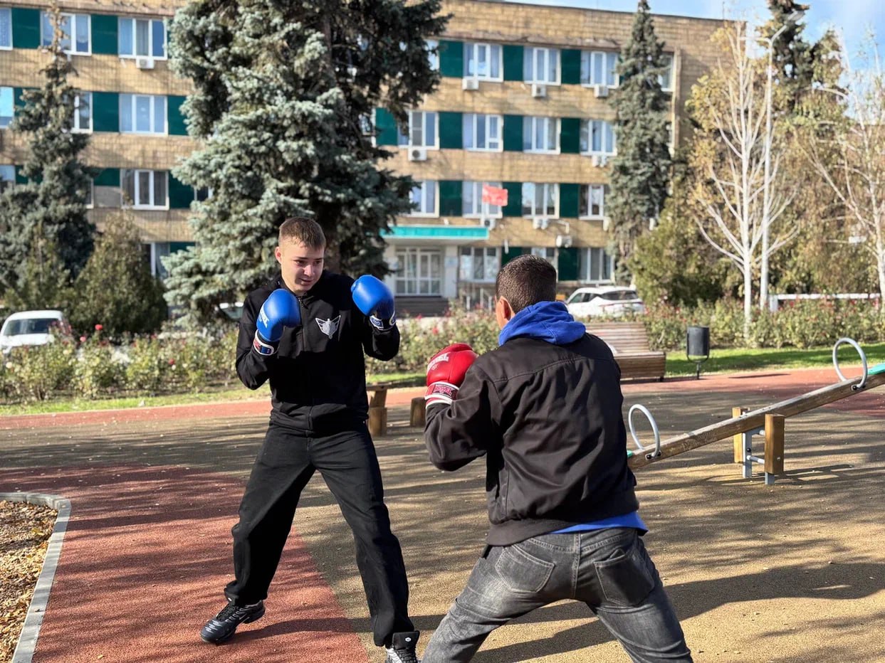 Амвросиевская молодёжь отметила День народного Единства Амвросиевская молодёжь отметила День народного Единства