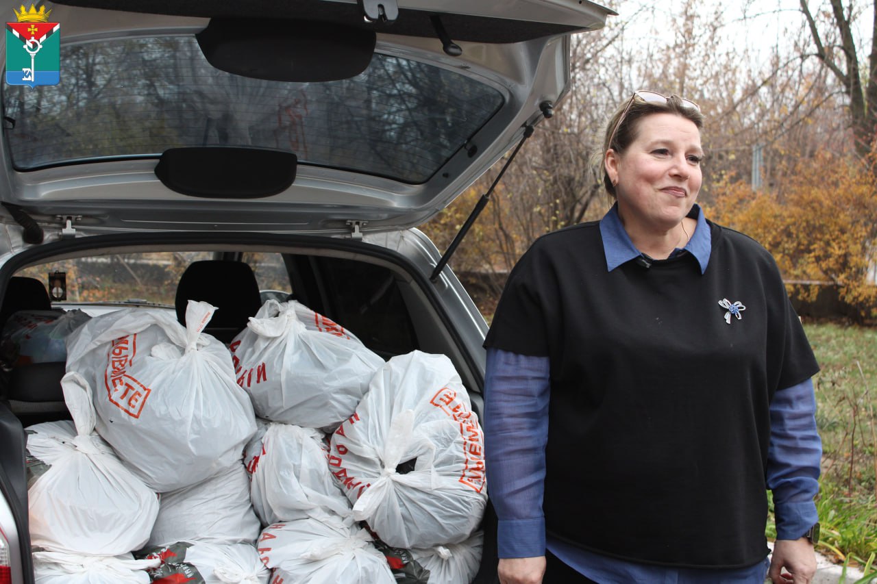 Сегодня в ВПР г. Енакиево состоялась выдача гуманитарных наборов от общественного движения «Народный фронт ДНР» Сегодня в ВПР г. Енакиево состоялась выдача гуманитарных наборов от общественного движения «Народный фронт ДНР»