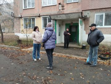 Встречи с населением. 5 ноября во исполнение поручения Главы Донецкой Народной Республики Дениса Пушилина о ведении постоянного диалога с населением, заместителем начальника управления по обеспечению деятельности территорий...
