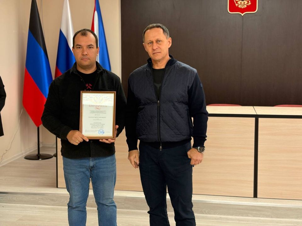 Александр Пеняев: От души поблагодарил всех, кто не остался в стороне в то черное воскресенье, когда наш город пережил новый обстрел, новые потери и разрушения Александр Пеняев: От души поблагодарил всех, кто не остался в стороне в то черное воскресенье, когда наш город пережил новый обстрел, новые потери и разрушения