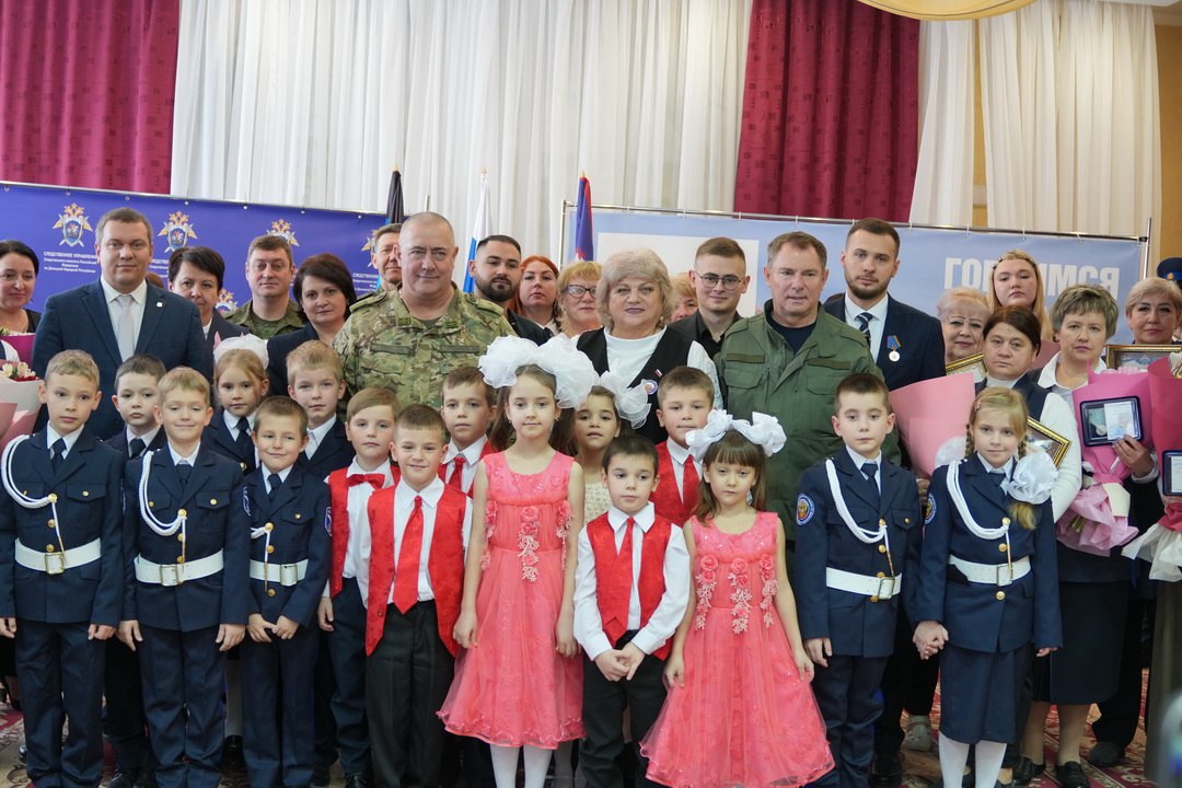 Олег Трофимов: Сегодня в Кадетской школе-интернате имени Г.Т. Берегового вручили ведомственные награды Следственного комитета РФ и Министерства образования и науки ДНР