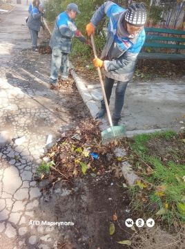 Во всех районах Мариуполя жилищники провели уборку дворов многоквартирных домов