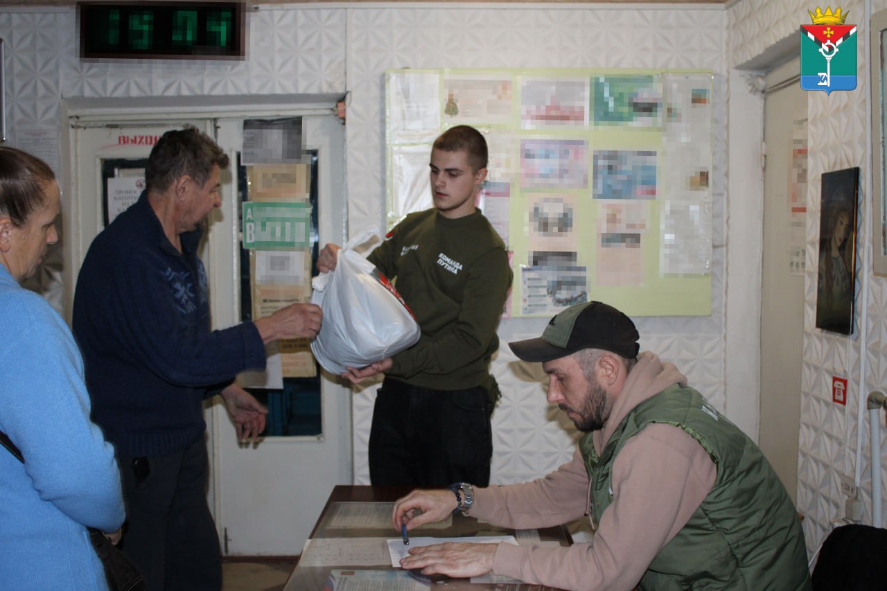 Сегодня в ВПР г. Енакиево состоялась выдача гуманитарных наборов от общественного движения «Народный фронт ДНР» Сегодня в ВПР г. Енакиево состоялась выдача гуманитарных наборов от общественного движения «Народный фронт ДНР»