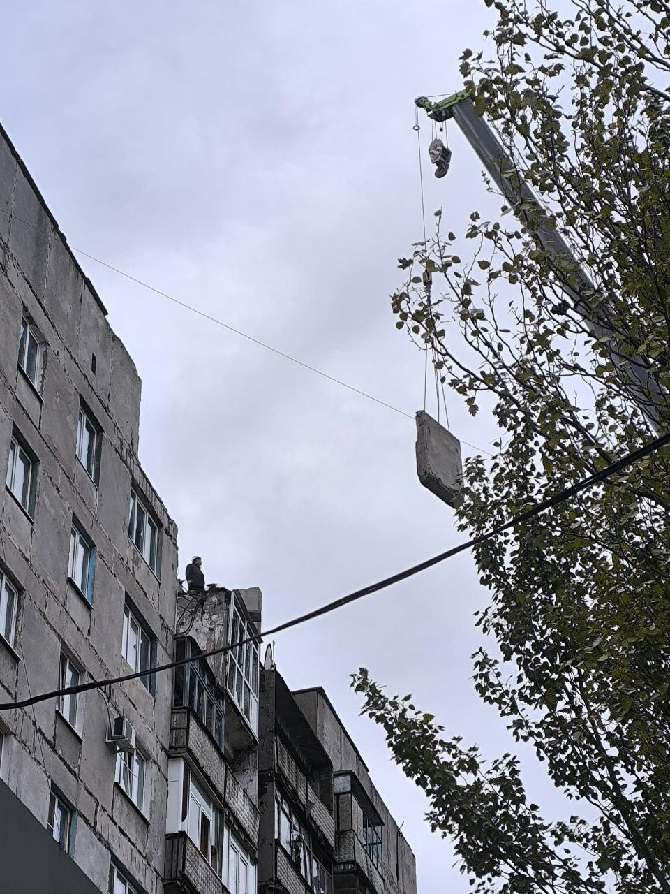 Специалисты из Кузбасса проводят работы по восстановлению жилфонда в Горловке