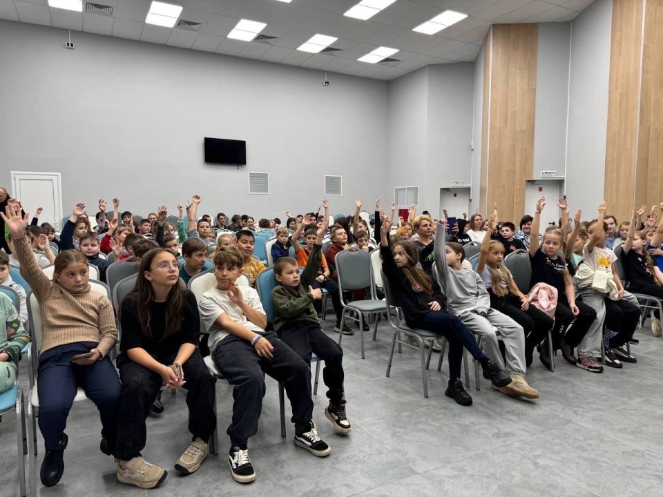 Сотрудники Госавтоинспекции Смоленской области встретились с ребятами из Мангуша Сотрудники Госавтоинспекции Смоленской области встретились с ребятами из Мангуша