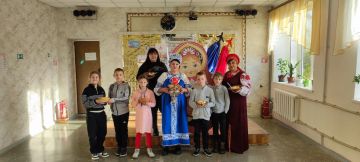 В МБУ “Новоалексеевский СДК” в рамках празднования Дня народного единства для детей прошло увлекательное мероприятие — мастер-класс по приготовлению блюд русской кухни под названием “Вкусная Россия”!