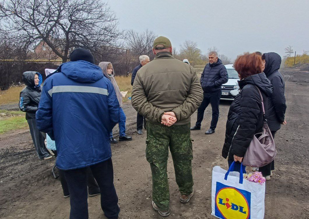 Валентин Левченко: Первый заместитель руководителя Управы Вячеслав Лаврушко провел встречу с жителями улицы Шубина поселка Ивановка микрорайона "5-й участок"