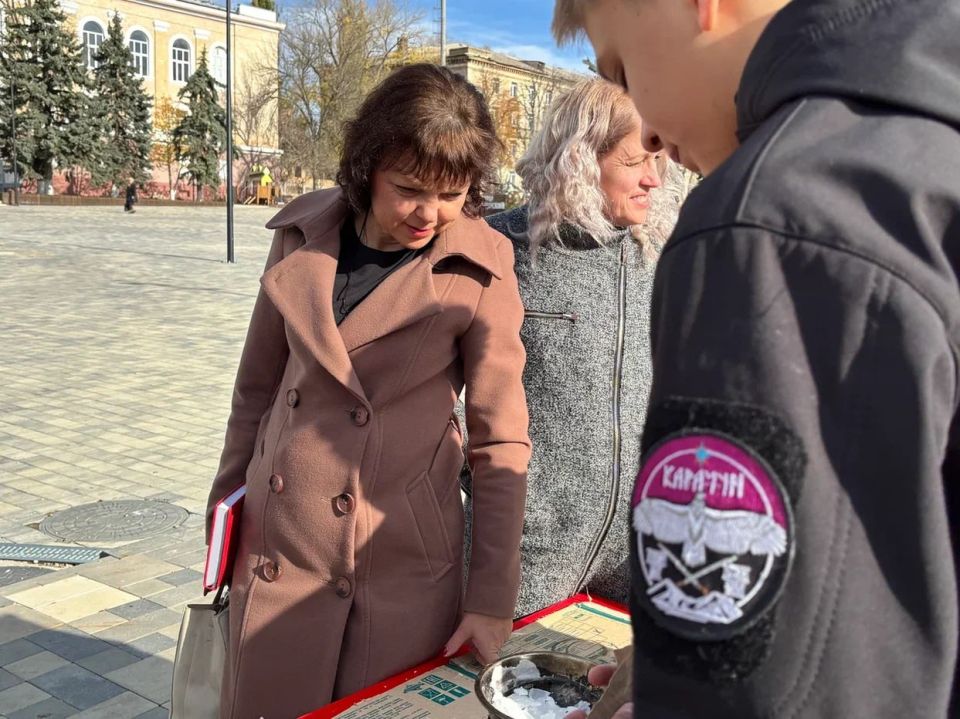Амвросиевская молодёжь отметила День народного Единства Амвросиевская молодёжь отметила День народного Единства