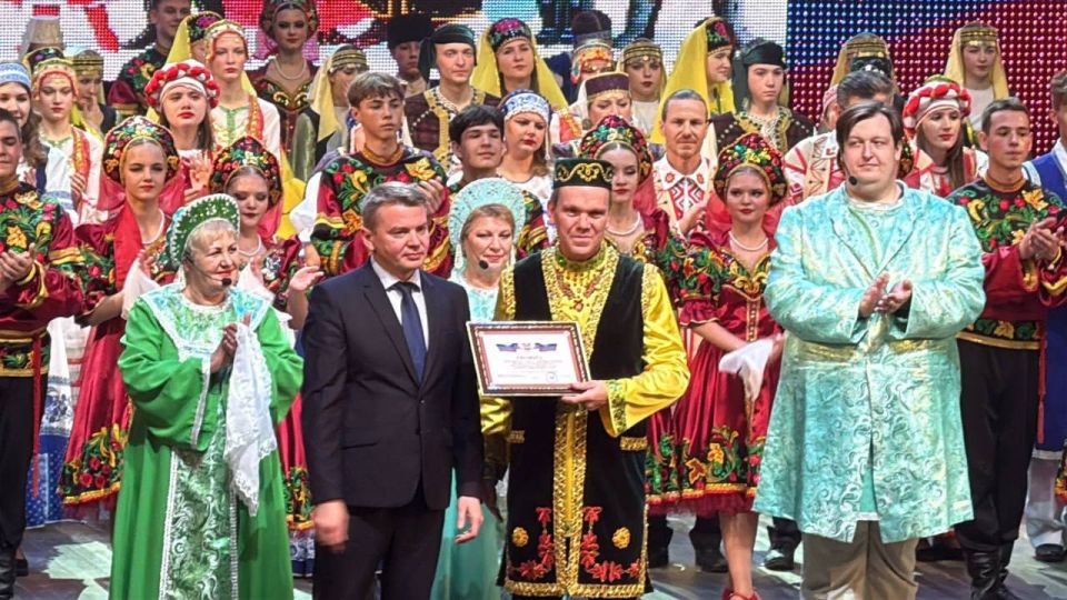 Более 6 тысяч жителей ДНР поучаствовали в мероприятиях ко Дню народного единства Более 6 тысяч жителей ДНР поучаствовали в мероприятиях ко Дню народного единства