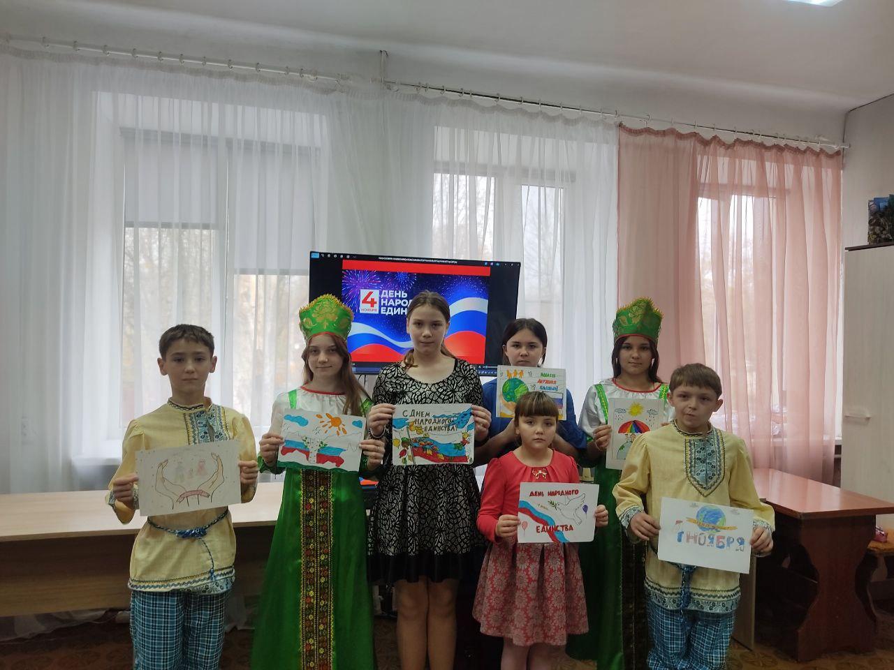 В Харцызске прошла викторина «Единство через века» В Харцызске прошла викторина «Единство через века»