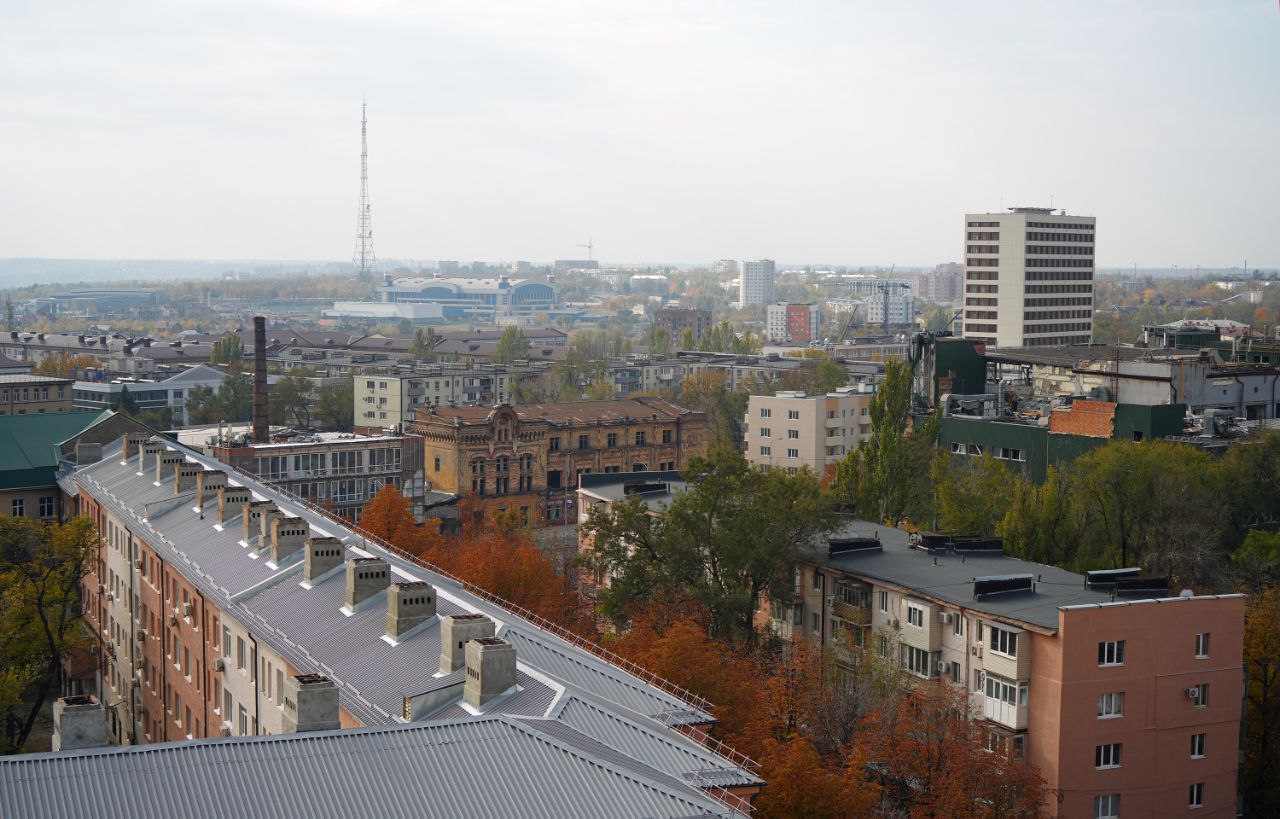 Антон Кольцов: В Мариуполе продолжается масштабная работа по повышению надежности кровель многоэтажек