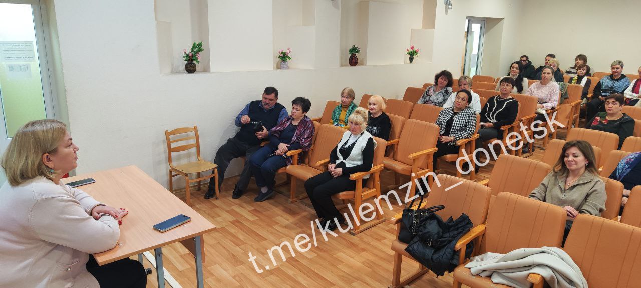 Заместитель главы администрации г. о. Донецк провела встречу с трудовым коллективом музыкальной школа № 2 Киевского района