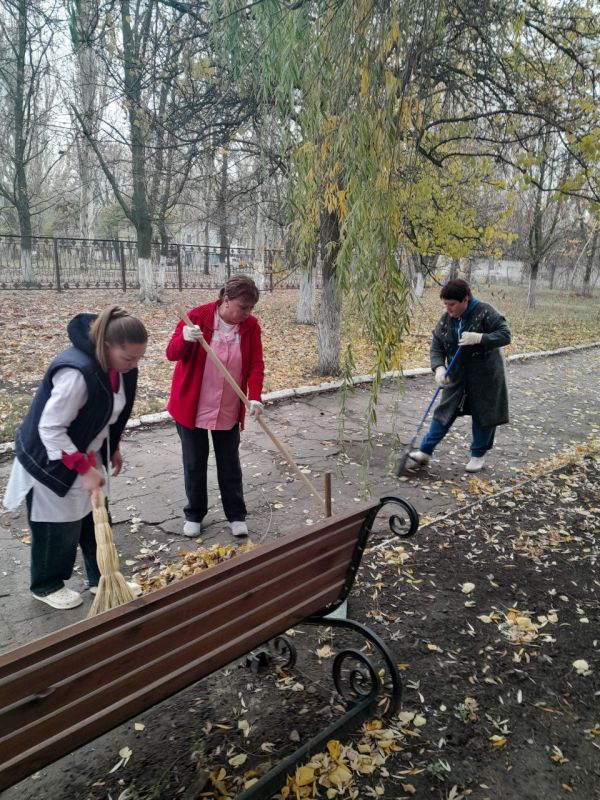 Сегодня, 6 ноября 2025 года, в рамках проекта «Городская среда», реализуемого Единой Россией , работники предприятий Кировского района приняли участие в традиционной экологической акции «Чистый четверг» Сегодня, 6 ноября 2025 года, в рамках проекта «Городская среда», реализуемого Единой Россией , работники предприятий Кировского района приняли участие в традиционной экологической акции «Чистый четверг»
