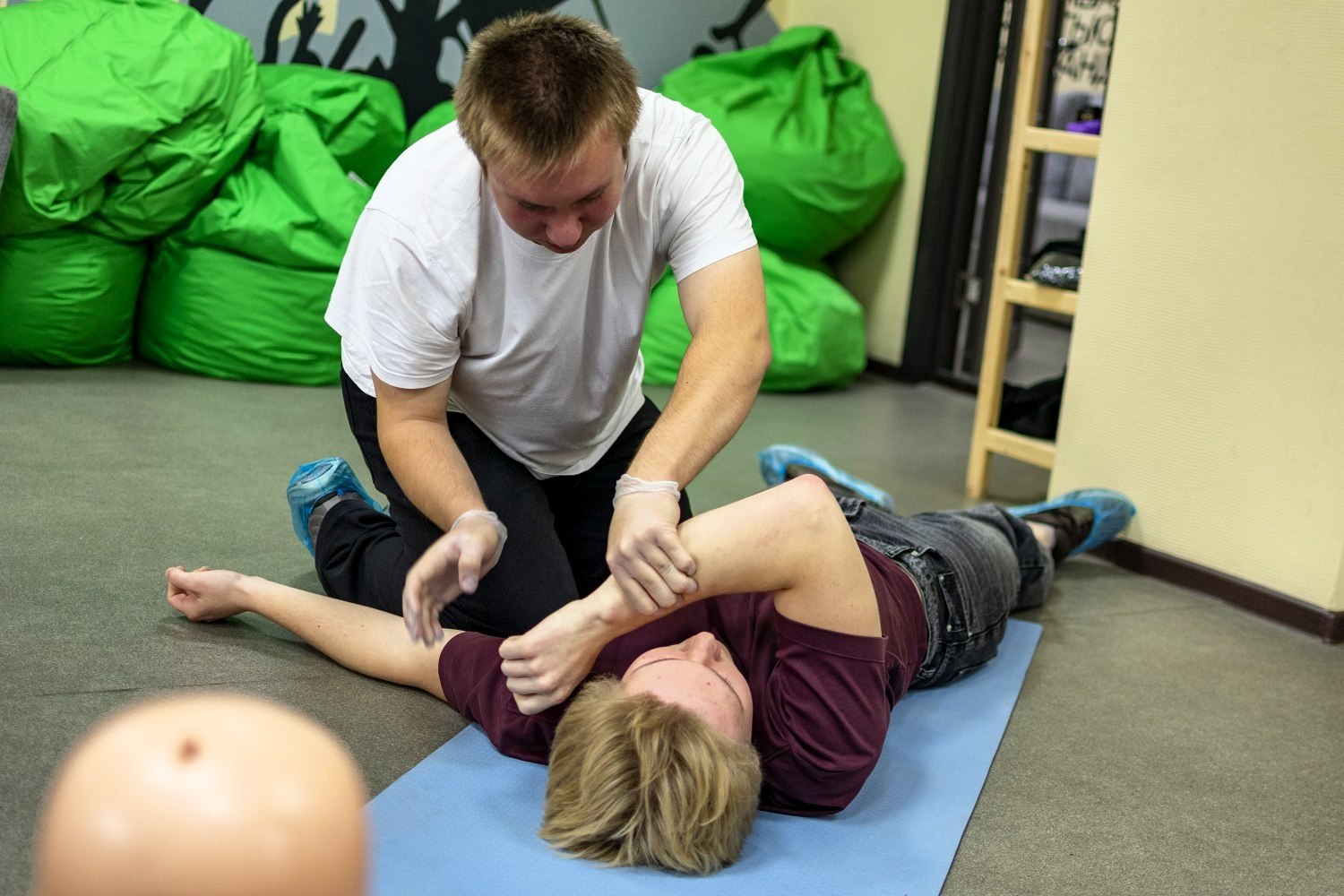 На базе молодёжного пространства «Точка» в Макеевке прошла подготовка активистов ШСО к Всероссийскому чемпионату по оказанию первой помощи На базе молодёжного пространства «Точка» в Макеевке прошла подготовка активистов ШСО к Всероссийскому чемпионату по оказанию первой помощи
