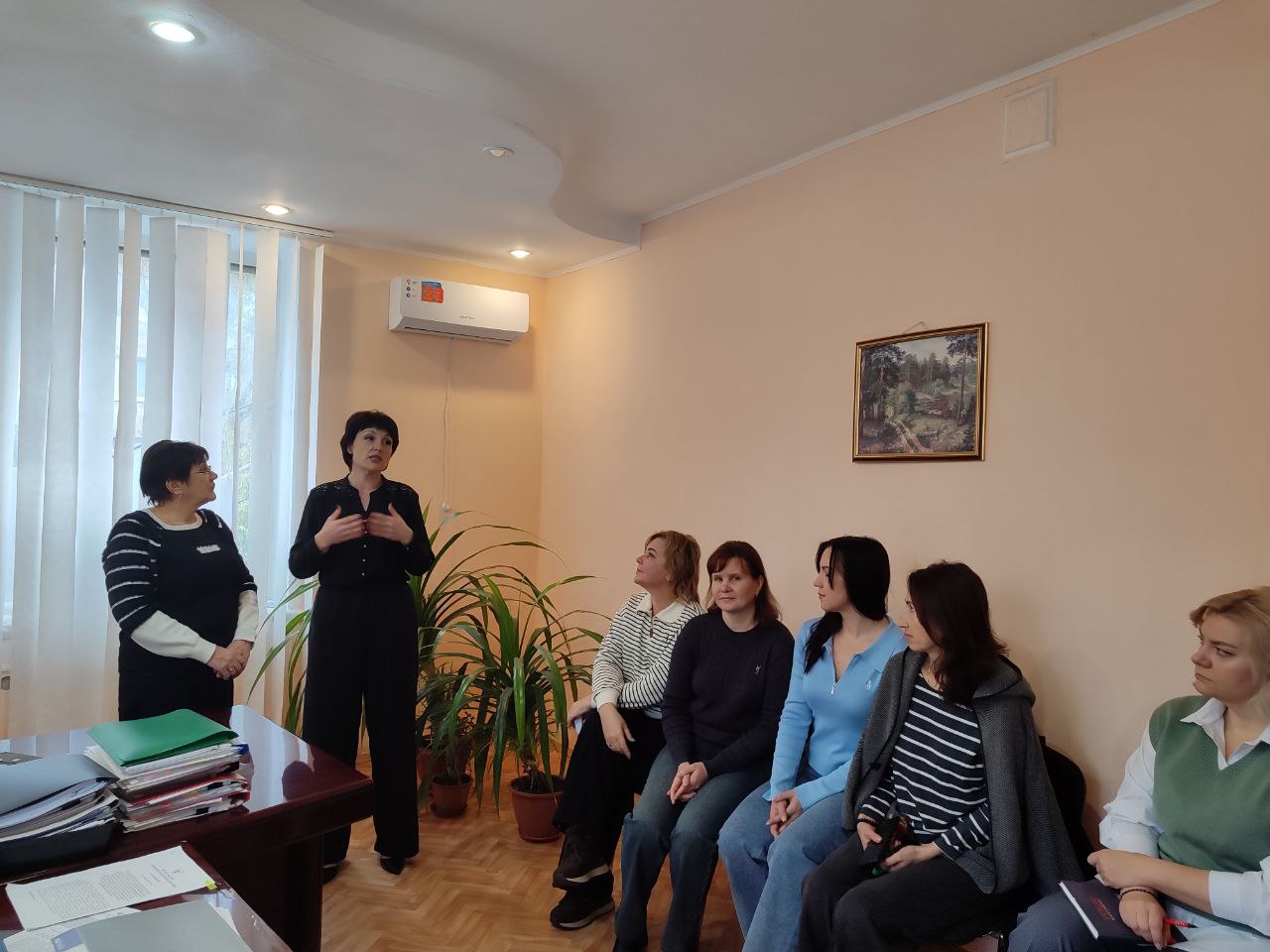 06 ноября Роман Грицай, начальник Пелагеевского территориального отдела администрации городского округа Торез провел встречу с жителями посёлка на улице Молодая Гвардия 06 ноября Роман Грицай, начальник Пелагеевского территориального отдела администрации городского округа Торез провел встречу с жителями посёлка на улице Молодая Гвардия